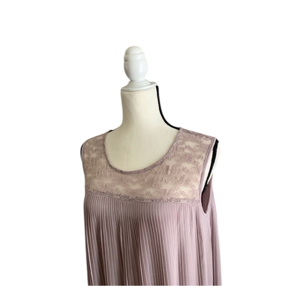 LYNN RYAN | Lace Pleated Top | Size L - Picture 2 of 8